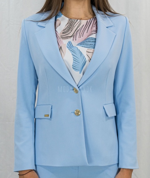Elegancka damska marynarka żakiet w kolorze jasnego błękitu zapinana na dwa guziki MTM - MODA SANOK