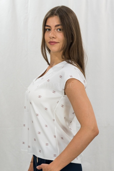 Biała bluzka  damska z krótkim rękawem, beżowym wzorem i dekoltem w serek PURPURA - MODA SANOK