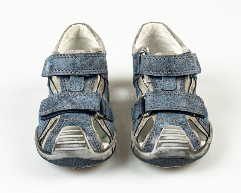 Sandałki chłopięce granatowe częściowo zabudowane KORNECKI- MODA SANOK
