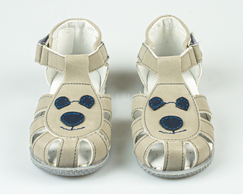 Sandałki chłopięce w kolorze jasno szarym zabudowany przód KORNECKI - MODA SANOK