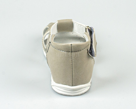 Sandałki chłopięce w kolorze jasno szarym zabudowany przód KORNECKI - MODA SANOK