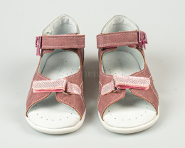 Sandałki dziewczęce w odcieniu brudnego różu z kokardką z boku zapinane na rzepy KORNECKI - MODA SANOK