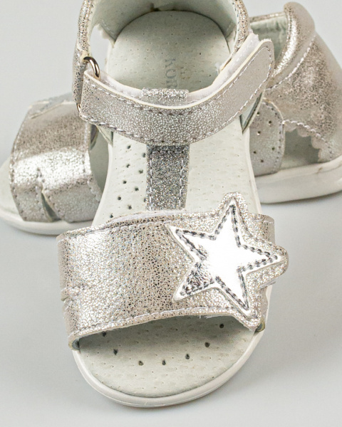 Sandałki dziewczęce srebrne z gwiazdką zapinane na rzep KORNECKI - MODA SANOK