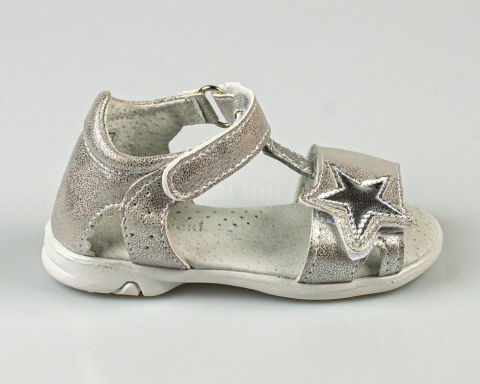 Sandałki dziewczęce srebrne z gwiazdką zapinane na rzep KORNECKI - MODA SANOK