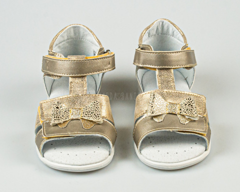 Sandałki dziewczęce złote z ozdobną kokardką zapinane na rzep KORNECKI - MODA SANOK