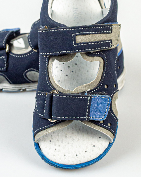 Sandały chłopięce granatowe z niebieskimi i szarymi wstawkami zapinane na rzepy KORNECKI - MODA SANOK