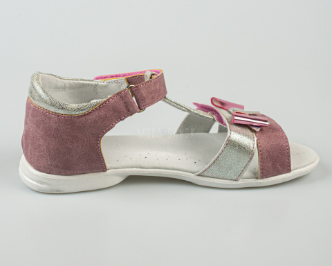 Sandały dziewczęce pudrowy róż ozdobione kokardką zapinane na rzep KORNECKI-MODA SANOK