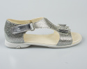 Sandały dziewczęce srebrne z kokardką zapinane na rzep KORNECKI-MODA SANOK