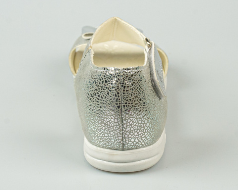 Sandały dziewczęce srebrne z kokardką zapinane na rzep KORNECKI-MODA SANOK