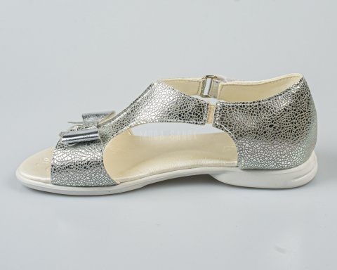 Sandały dziewczęce srebrne z kokardką zapinane na rzep KORNECKI-MODA SANOK