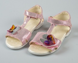 Sandały dziewczęce z serduszkami z boku różowe błyszczące KORNECKI - MODA SANOK
