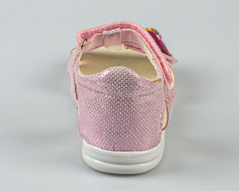 Sandały dziewczęce z serduszkami z boku różowe błyszczące KORNECKI - MODA SANOK