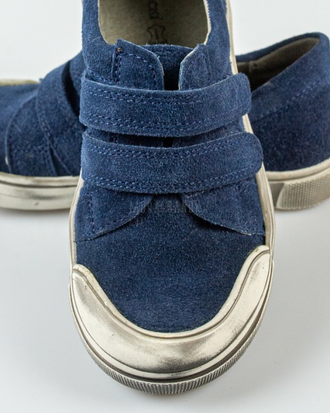 Skórzane półbuty chłopięce granatowe na rzepy KORNECKI - MODA SANOK