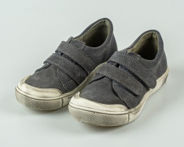 Skórzane półbuty chłopięce popiel na rzepy KORNECKI - MODA SANOK