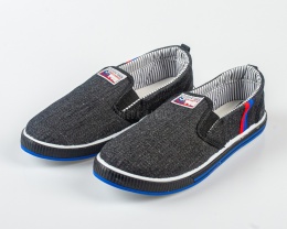 Tenisówki chłopięce wsuwane czarne lekkie BADOXX - MODA SANOK