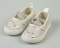 Tenisówki dziecięce białe wsuwane z gumeczkami ozdobione cekinkami - MODA SANOK