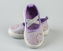 Tenisówki dziecięce jasny fiolet wsuwane z gumeczkami ozdobione cekinkami - MODA SANOK