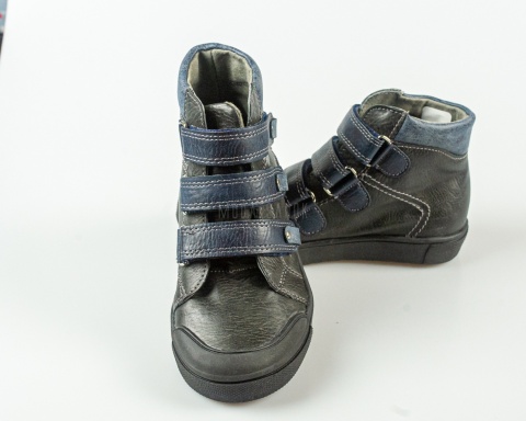 Trzewiki chłopięce nieocieplane czarne na rzepy KORNECKI - MODA SANOK