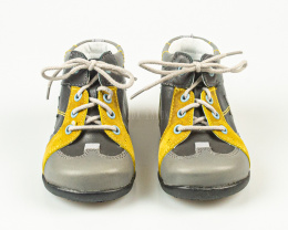 Trzewiki chłopięce skórzane szaro-żółte na wiązanie KORNECKI - MODA SANOK