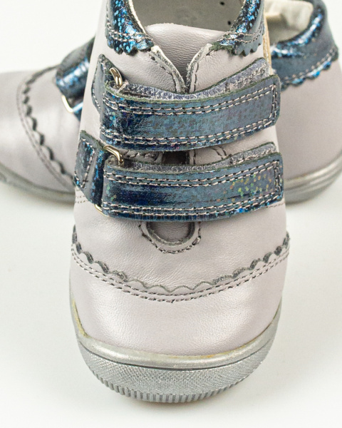 Trzewiki dziewczęce jasna popiel skórzane zapinane na rzepy KORNECKI - MODA SANOK