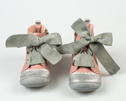 Trzewiki dziewczęce pudrowy róż na wiązanie KORNECKI- MODA SANOK