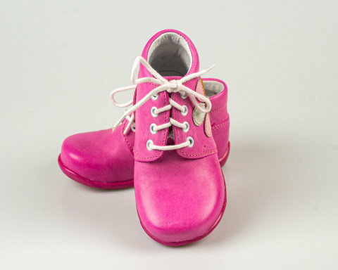 Trzewiki skórzane dla dziewczynki nieocieplane różowe z kwiatkiem na wiązanie KORNECKI - MODA SANOK