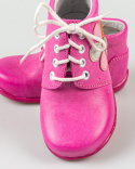 Trzewiki skórzane dla dziewczynki nieocieplane różowe z kwiatkiem na wiązanie KORNECKI - MODA SANOK