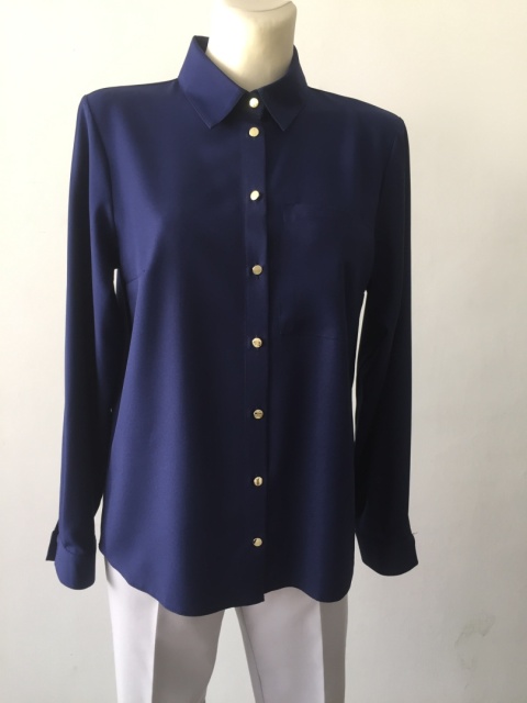 Damska jednokolorowa, elegancka koszula z długim rękawem w kolorze granatowym  zapinana na złote guziczki PUR PURA - MODA SANOK