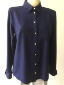 Damska jednokolorowa, elegancka koszula z długim rękawem w kolorze granatowym  zapinana na złote guziczki PUR PURA - MODA SANOK