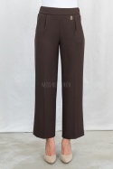 Eleganckie brązowe spodnie damskie BARTON proste lejące w kant z gumą w pasie - MODA SANOK