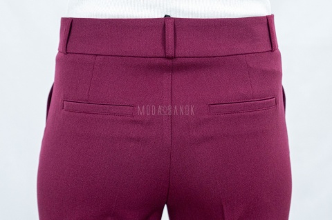 Eleganckie klasyczne zwężane spodnie damskie 7/8 MTM w kolorze bordowym - MODA SANOK