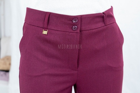 Eleganckie klasyczne zwężane spodnie damskie 7/8 MTM w kolorze bordowym - MODA SANOK