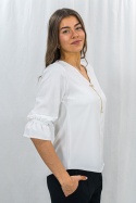 Koszula w kolorze białym z rekawem 3/4 ze zdobieniem na dekoldzie -Moda Sanok
