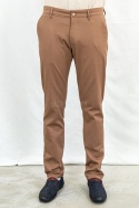 Eleganckie spodnie męskie w kolorze brązowym KUDI - MODA SANOK