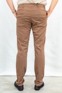 Eleganckie spodnie męskie w kolorze brązowym KUDI - MODA SANOK