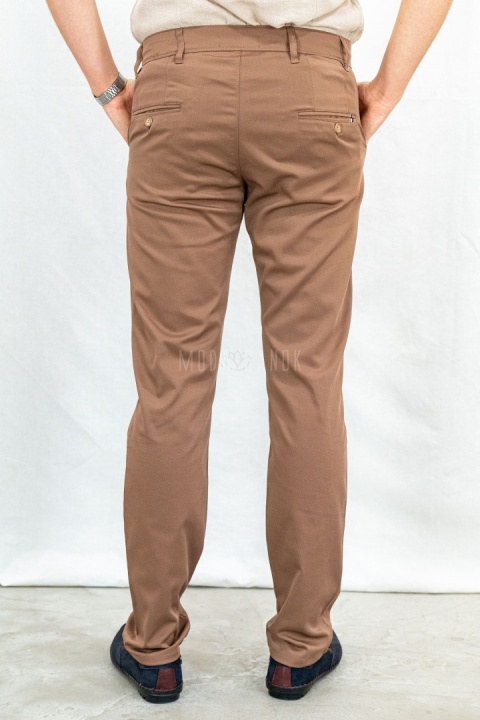 Eleganckie spodnie męskie w kolorze brązowym KUDI - MODA SANOK