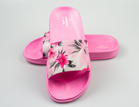 Różowe klapki dziecięce z kwiatowym wzorem AMERICAN CLUB - MODA SANOK