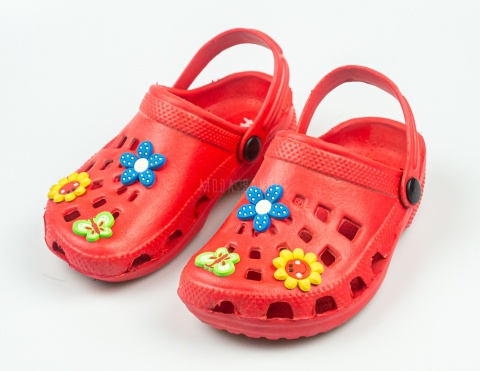 Czerwone kroksy ze zdobieniami AMERICAN CLUB - MODA SANOK