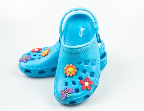 Niebieskie kroksy ze zdobieniami AMERICAN CLUB - MODA SANOK