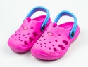 Różowe dziecięce kroksy z niebieskim paskiem AXIM - MODA SANOK