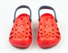 Czerwone dziecięce kroksy z granatowym paskiem AXIM - MODA SANOK