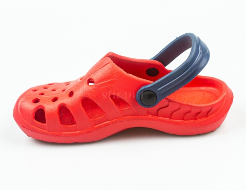 Czerwone dziecięce kroksy z granatowym paskiem AXIM - MODA SANOK