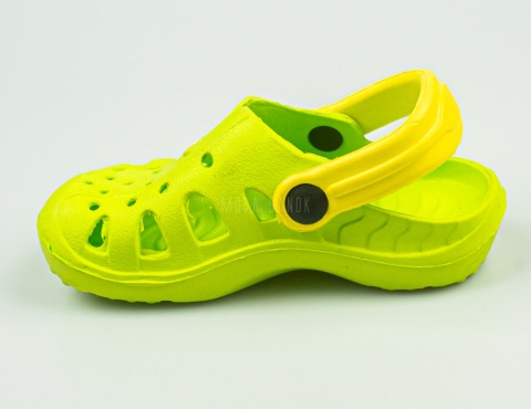 Zielone dziecięce kroksy z żółtym paskiem AXIM - MODA SANOK