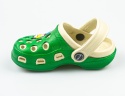 Zielono-beżowe dziecięce kroksy z zabawną ozdobą NYMI - MODA SANOK