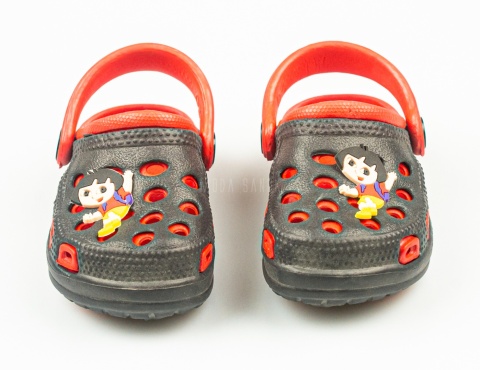 Czarno-czerwone dziecięce kroksy z zabawną ozdobą NYMI - MODA SANOK