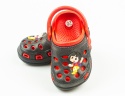 Czarno-czerwone dziecięce kroksy z zabawną ozdobą NYMI - MODA SANOK