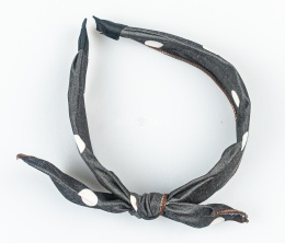 Ciemnoszara opaska do włosów z kokardą i białymi grochami - MODA SANOK