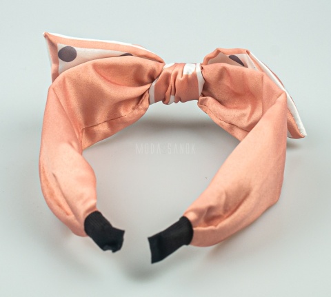 Jasnoróżowa opaska do włosów z kokardą i białymi grochami - MODA SANOK