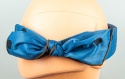 Ciemnoniebieska opaska do włosów z kokardą i czarnymi grochami - MODA SANOK