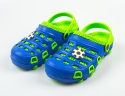 Zielono-niebieskie dziecięce kroksy z motywem piłki nożnej SUPER COOL - MODA SANOK